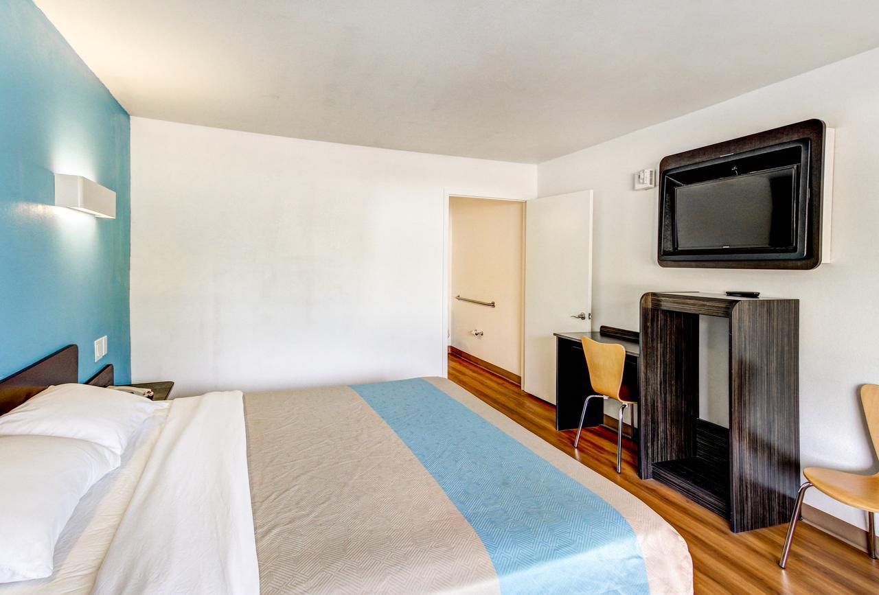 Motel 6 Waco - Lacy Lakeview Bellmead Екстер'єр фото